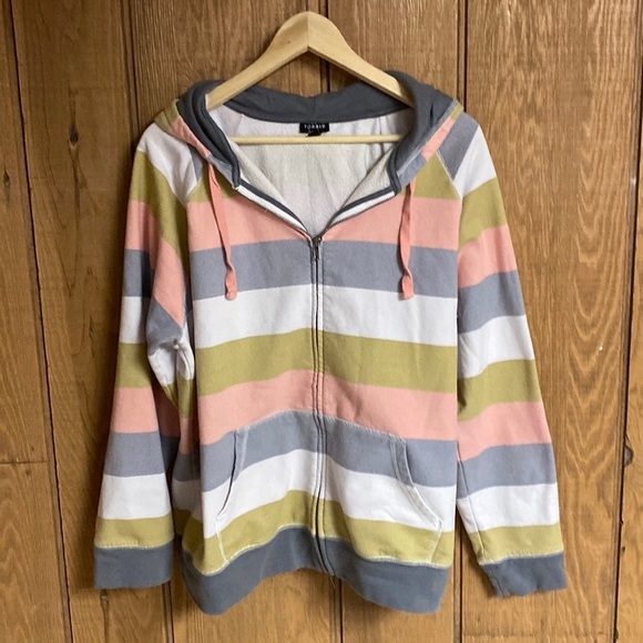 torrid Sweaters - COMFY Torrid zip up hooded sweatshirt with two front pockets Size 2 (US 2x) EUC